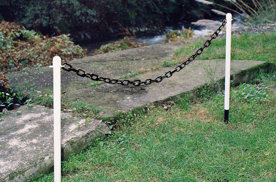 (16 Pack) Flexibarrier Post & Chain Barrier with Ground Spikes + 25 m Chain – 107 cm