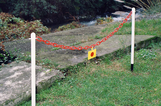 Flexibarrier Post & Chain Barrier with Plastic Pole - Spike, 107 cm