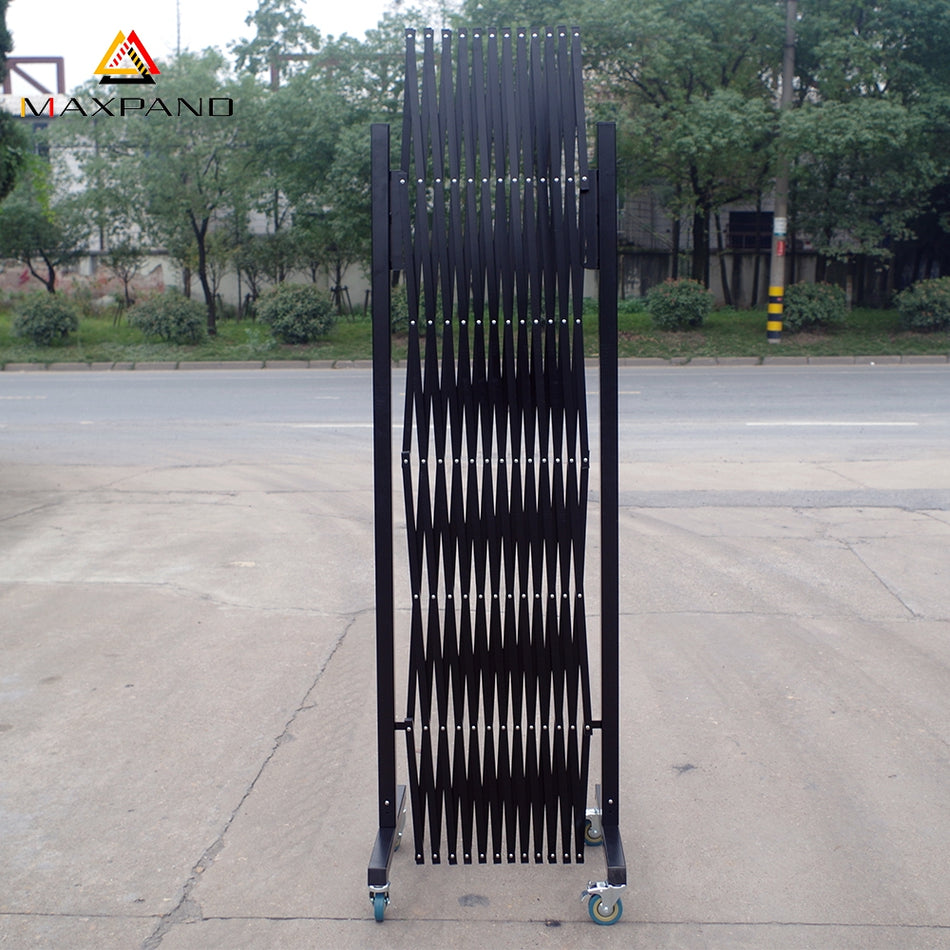 FlexiBarrier - Expanding Gate - on wheels, 4m (w) x 1.7m (h)